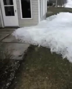 啊啊啊啊啊啊好多水，近日某地因持续降雨导致洪水泛滥，居民紧急撤离，救援工作正在全力进行中