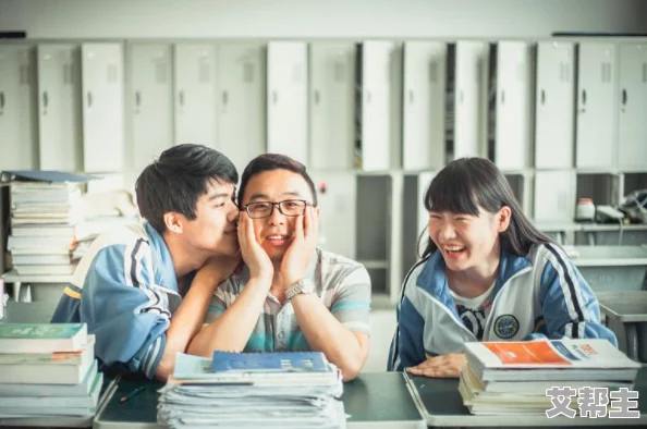 下课后被同桌cao到爽，校园生活中的趣事总是让人忍俊不禁，大家的青春回忆中是否也有类似的经历呢？